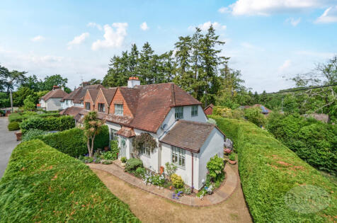 Boundstone Close, Wrecclesham, Farnham, Surrey, GU10