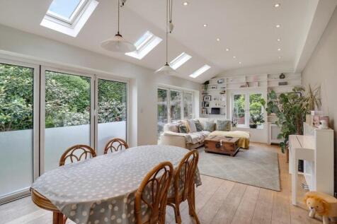 Poplar Avenue, Windlesham