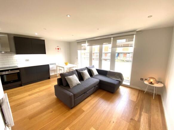 12SH Living square