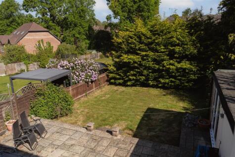 Shelvers Way, Tadworth