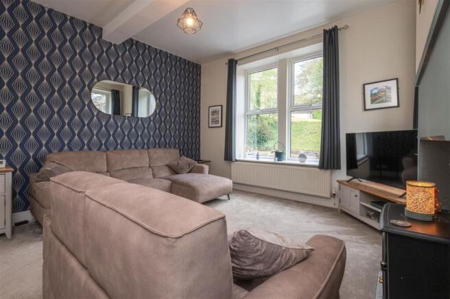 01 - 181 Stainland Road HX4 9AJ.jpg