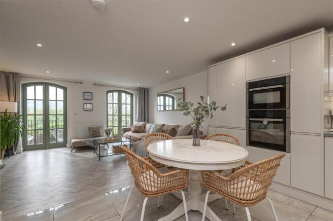 Lounge/Kitchen