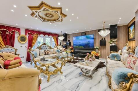 Cherry Garth, Brentford, TW8