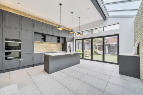 Woodfall Avenue, Barnet, EN5