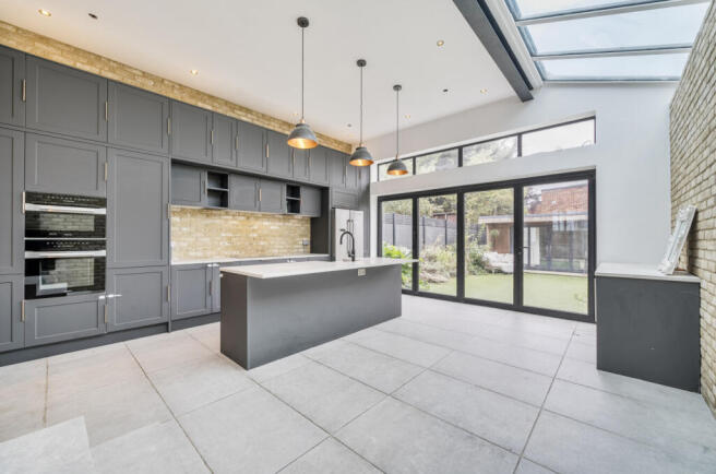 1347707-6-68b718e...