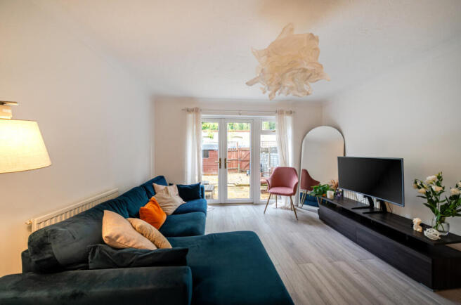 1384301-13-692432...