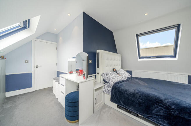 1298338-6-682f05d...