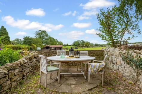 Two Bed with garden and views, Skeeby Village, Richmond