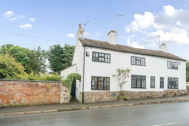 8 MAIN ROAD, DUNTON BASSETT