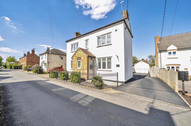 52 Six Acres, Broughton Astley