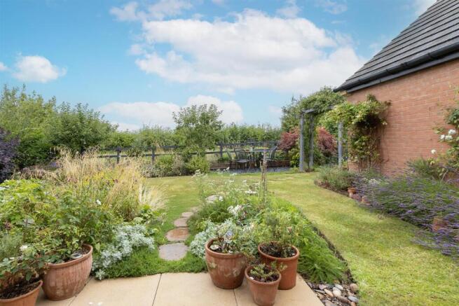 4 Buttercup Close, Lutterworth