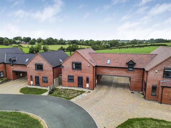 2 Skylark Close, Swinford