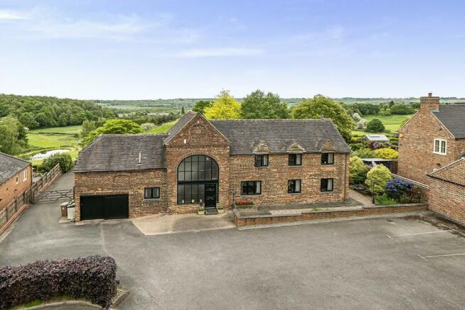 5 bedroom barn conversion for sale in Burton Road Midway DE11