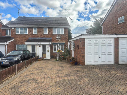 Lilac Close, Burbage, Leicestershire, LE10 2TD