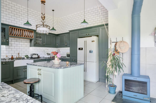 1306375-3-685991b...