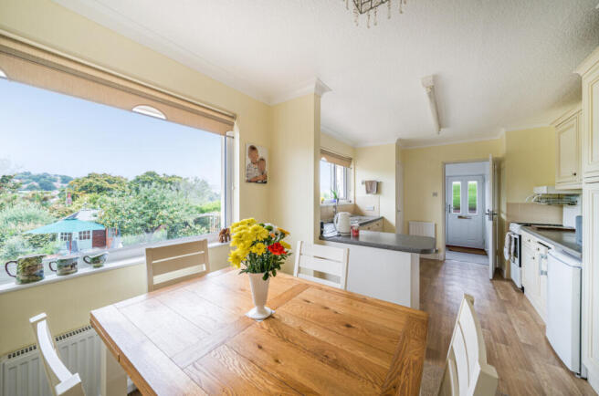 1334860-8-689c948...