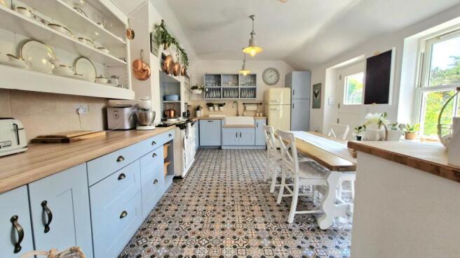 Cottage - Kitchen