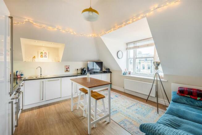 Flat 5, 9 Fourth Avenue -3.jpg