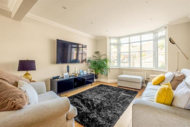 1 windlesham Close-5.jpg