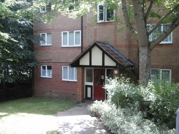 1 bedroom flat to rent in woodland grove, epping, cm16, cm16