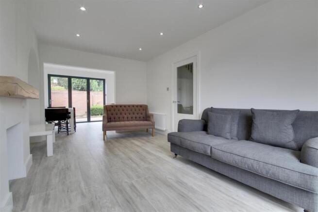 Living room 2.jpg