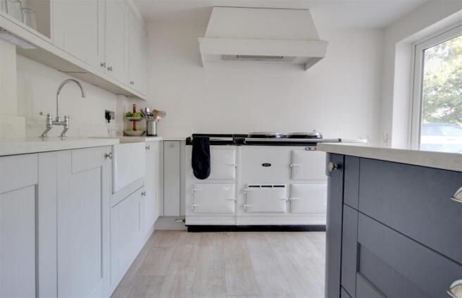 Kitchen 2.jpg