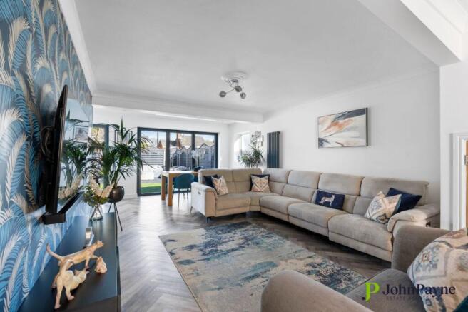 Lounge/Dining Room