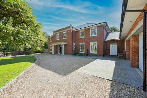 Avon Castle Drive, Ringwood, BH24