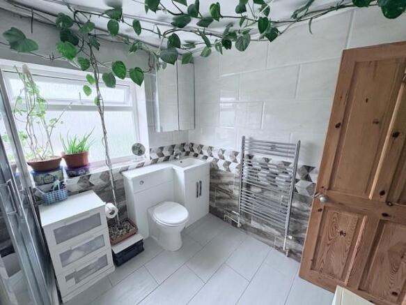 Cherry Tree Bathroom 2.jpg