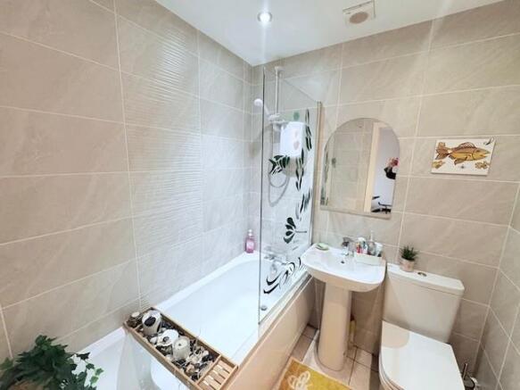 Flat 3 St Marys Bathroom.jpg