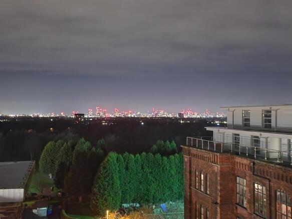 Elisabeth View at night.jpg