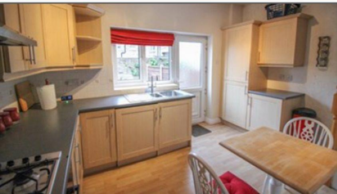 4 Edward Street - Kitchen.png