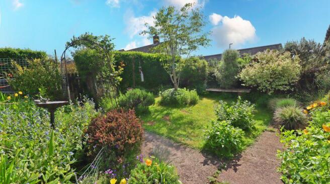 FRONT GARDEN