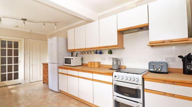 KITCHEN/DINING