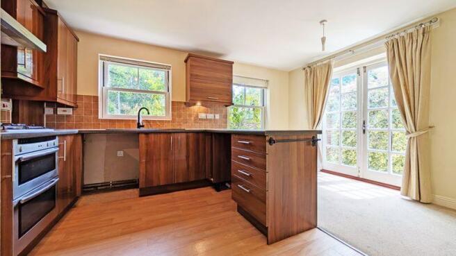 KITCHEN/DINING AREA