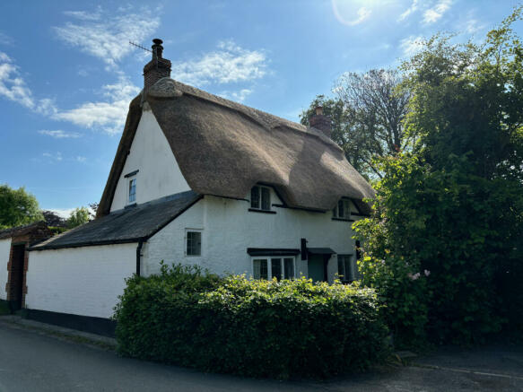 2 bedroom Detached Cottage for rent