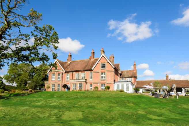 8 Bedroom house for rent