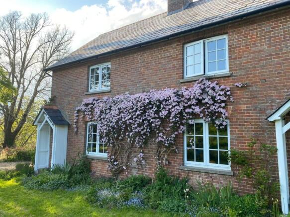 4 bedroom farmhouse to Let