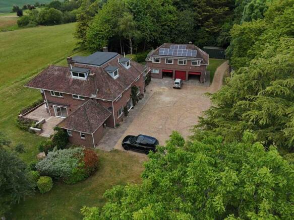 5 bedroom Farmhouse with additional 2 bedroom ann