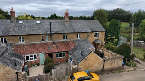 Bridge Road, South Petherton - GENEROUS GARDEN