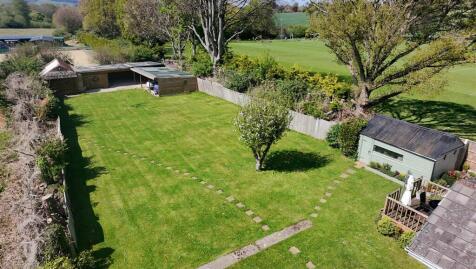 Broadway, Merriott - VILLAGE LOCATION