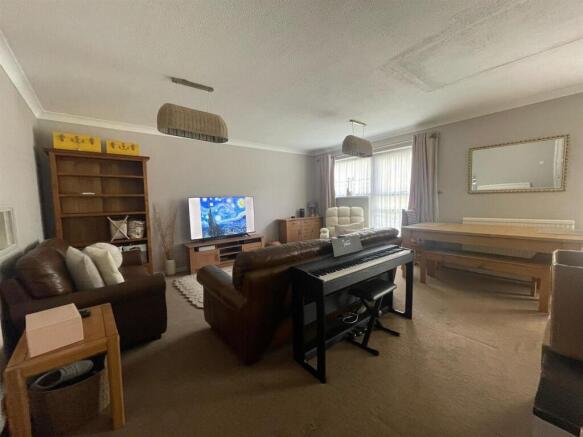 Lounge 1.jpeg