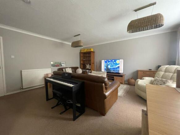 Lounge 2.jpeg