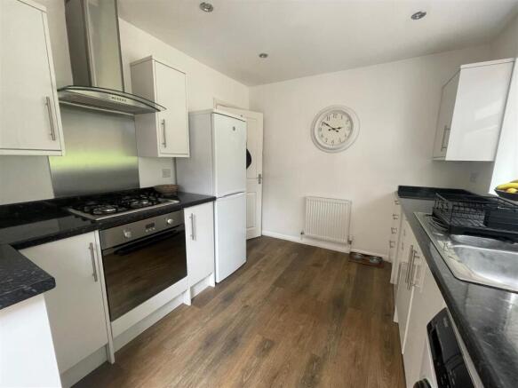 Kitchen 2.jpg