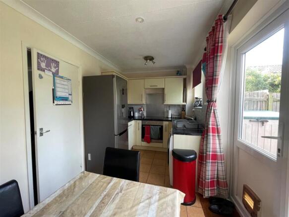 Kitchen 1.jpg