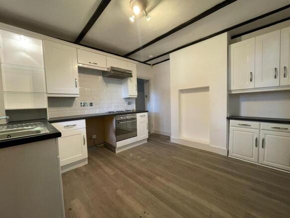 Kitchen 2.jpeg