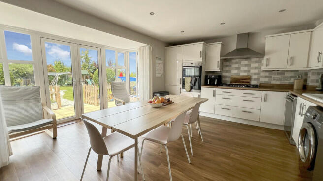 Kitchen/dining ro...