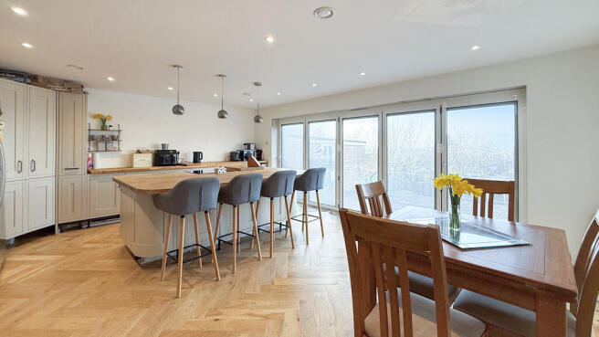 Kitchen/family ro...