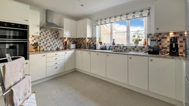 Kitchen/breakfast...