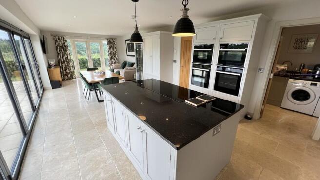 Kitchen/family ro...